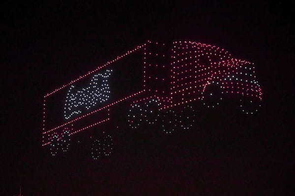 ドローンによるコカ・コーラ クリスマストラック