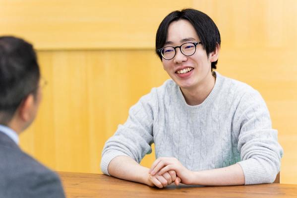 冷静さを失わず、自己成長を見据えるその眼差しの先に見る、AIの未来