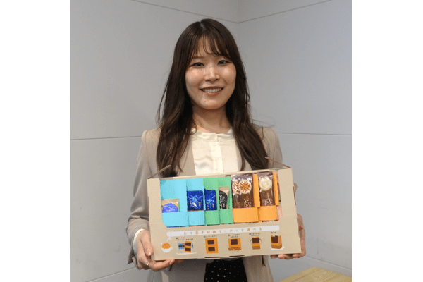 パーソナライズドリンクセットの定期便「ココロヒトイキ」を紹介する木村さん