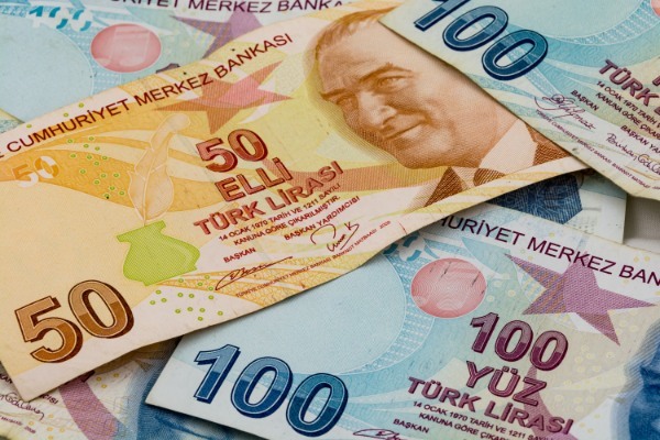 トルコ、インフレで資産価値が半分に　「狂気の沙汰」に国民も悲鳴