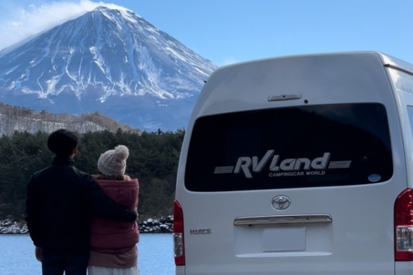 車中泊仕様のハイエースで夫婦ふたり旅！ 出発前に確認してほしい「楽しみ方」やその「注意点」