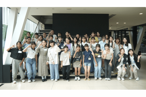 東京都、STEM分野での活躍を推進する女子中高生向けオフィスツアーをサントリーで開催、オリジナルフルーツティーの試作に挑戦