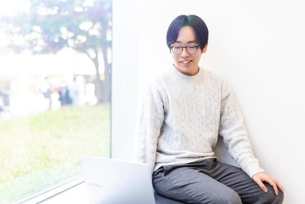 冷静さを失わず、自己成長を見据えるその眼差しの先に見る、AIの未来