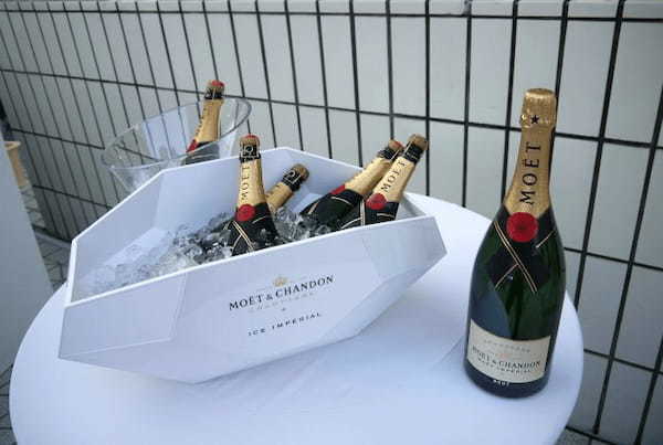 ANAインターコンチネンタルホテル東京、ガーデンプールをオープン、「Poolside Lounge with Moet＆Chandon」を期間限定開催