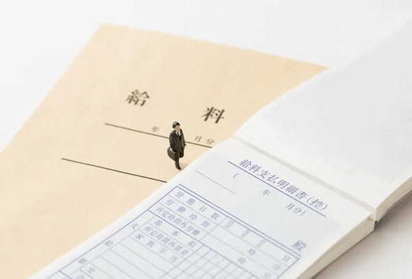 実質賃金3年連続マイナス、賃上げで給与は増加