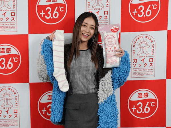 i.D、冷え対策アイテム「ぽかぽかカイロソックス」を発売、池田美優さんが履くだけで＋3.6度を体感できる点をアピール