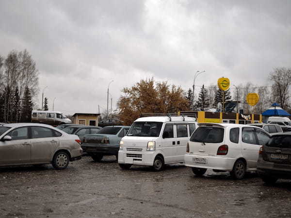 ロシアに軽自動車のタイヤなんて売ってるの？ シベリアの首都と呼ばれる大きな街でタイヤ屋さんを探す【すみません、ボクら、迷子でしょうか？：第7話】