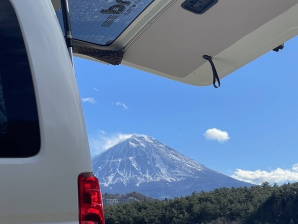 車中泊仕様のハイエースで夫婦ふたり旅！ 出発前に確認してほしい「楽しみ方」やその「注意点」