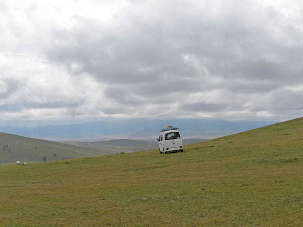 モンゴルの大草原で車中泊。吹雪の中、マイナス50度になる極寒の地で【すみません、ボクら、迷子でしょうか？：第4話】