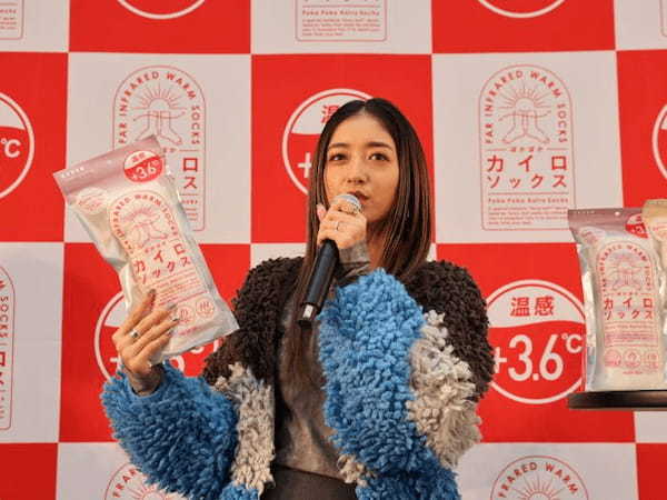 i.D、冷え対策アイテム「ぽかぽかカイロソックス」を発売、池田美優さんが履くだけで＋3.6度を体感できる点をアピール