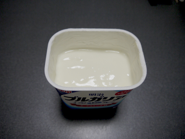 1970年大阪万博をきっかけに誕生した日本初の「プレーンヨーグルト」、発売当時の衝撃的な味わいを明治が再現