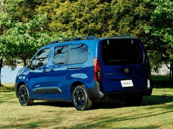 新型ミニバン！ フィアットが1年ぶりの新モデル「Doblo（ドブロ）」を発表！ 7人乗り仕様の価格は429万円