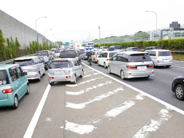 2023年お盆の高速道路のUターンラッシュ。最大長さ45km、13日～15日にかけて各地で渋滞が発生か