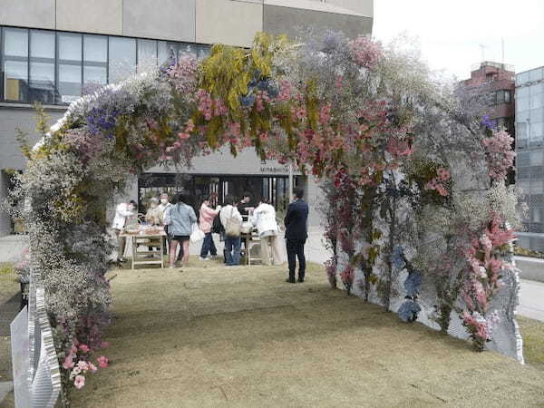 「Parkになろう －結婚式は未来の新しいパブリックに－」展が渋谷・宮下公園で開催中、Z世代にウエディングの魅力を発信