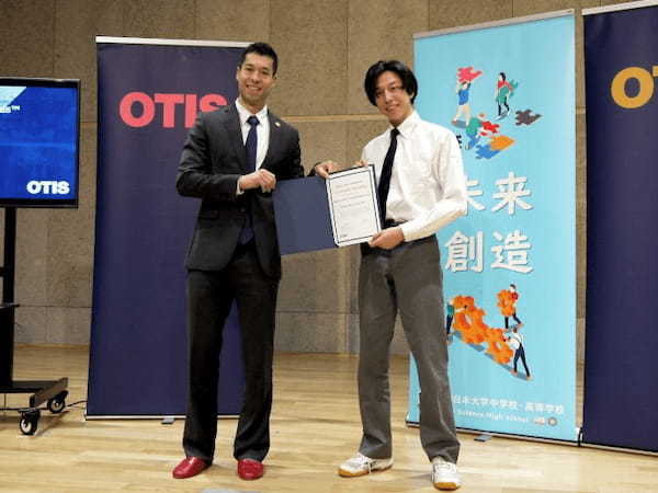 オーチス主催の国際プレゼン大会で札幌日本大学高等学校が特別賞受賞、AIで高齢者等の移動をスムーズにする 車いすを考案