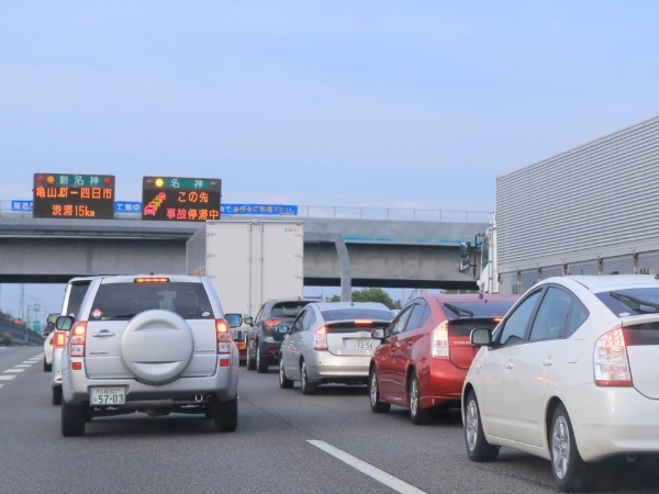 【西日本版】2023年お盆の渋滞予測。名神・阪神高速・東名・九州道の渋滞長さとピーク日時を確認