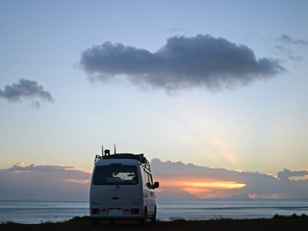 中古の軽自動車で北海道から南アフリカへ行ったら、ロックダウンと戦争で日本に帰れなくなりました【すみません、ボクら、迷子でしょうか？：第1話】