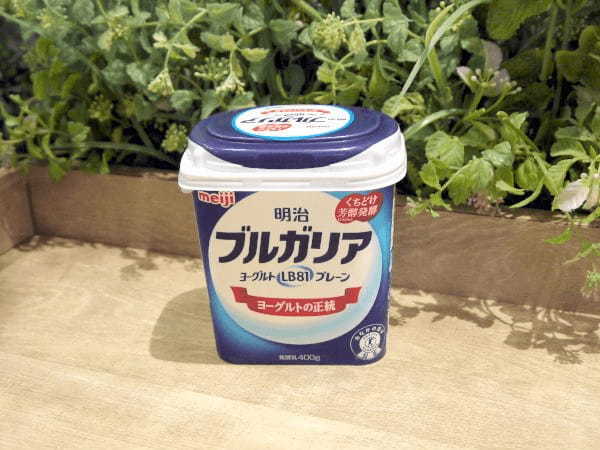 1970年大阪万博をきっかけに誕生した日本初の「プレーンヨーグルト」、発売当時の衝撃的な味わいを明治が再現