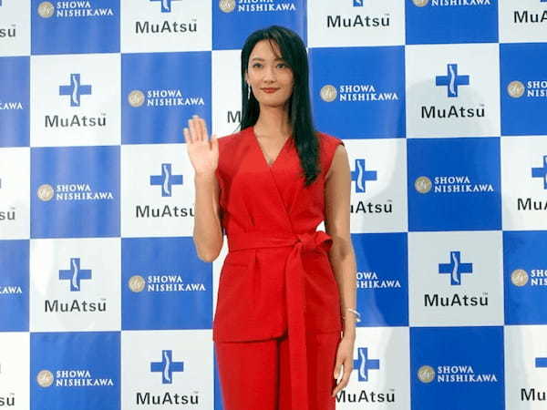 昭和西川、“やわらかさ×高弾性”を実現した「30年MuAtsu XX Cloud(クラウド)」を発売、菜々緒さん起用の新TV-CMをOA
