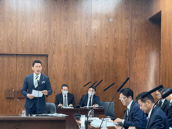 エンタメやスポーツで国民を豊かな生活に導く政治家に転身した元格闘家の思いとは