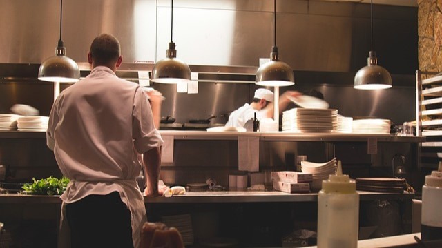 料理人や携帯販売を経て起業した経営者の原点は「自分が楽しみながら仕事をすること」