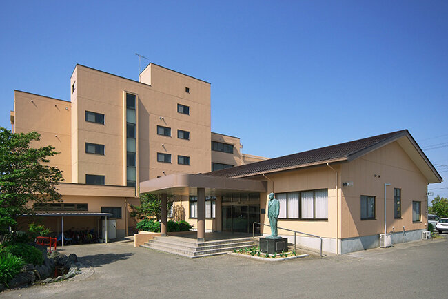 新システムで介護福祉士、看護師、介護支援専門員、管理栄養士の介護保険請求業務を情報一元化 職員の連携強化で介護革新 明光会(群馬県)