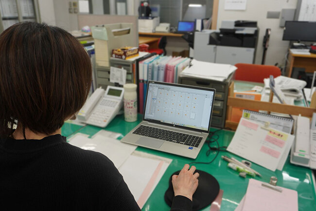 国交省推進のCCUS普及をきっかけに、一人親方をはじめ現場職人の技術認定や待遇改善を支援 本部内のデジタル支援体制も強化 香川県建設労働組合本部(香川県)