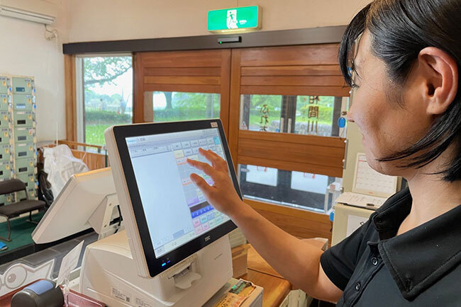 県内随一の濃い泉質と割安な料金で根強い人気 業務の積極的なICT化により来客数増に対応 あいまがわ温泉(群馬県)