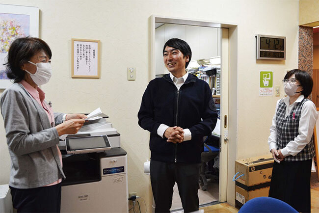 入居者の介護日誌を手書きからタブレット入力へ切り替えると、効率化だけでなく介護の質向上につながった　マエダメディカルコーポ（香川県）