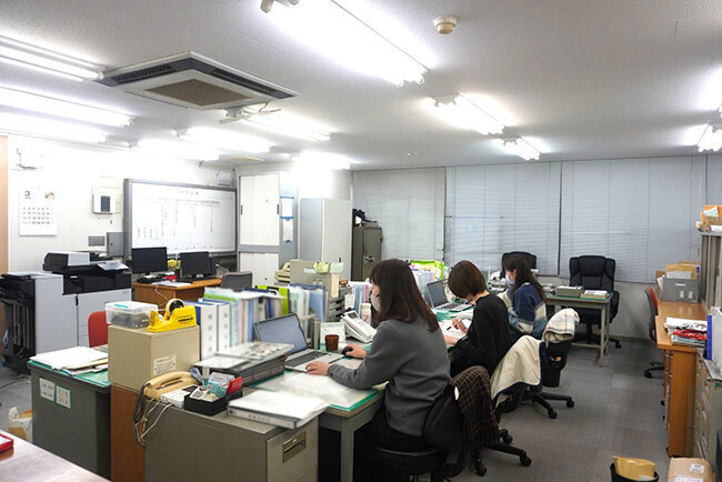 国交省推進のCCUS普及をきっかけに、一人親方をはじめ現場職人の技術認定や待遇改善を支援 本部内のデジタル支援体制も強化 香川県建設労働組合本部(香川県)