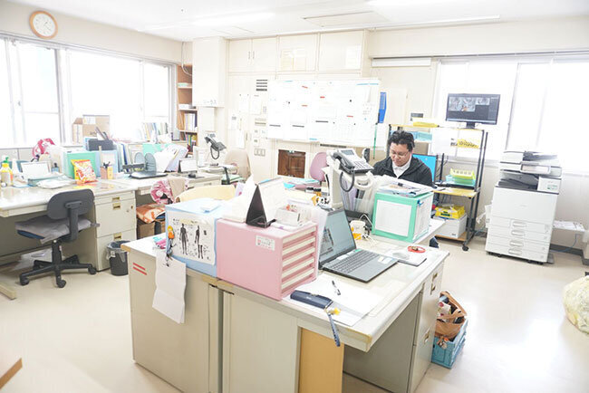 アニマルセラピーが特徴の有料老人ホーム ネットワークカメラと無線コールボタンで入居者を見守る 福美会(和歌山県)
