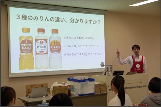 キング醸造、「日の出」調味料を使った初心者でも美味しく手軽につくれるメニューを四天王寺大学の新入寮生に伝授