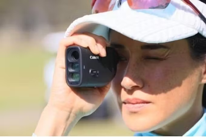 キヤノン、正確な測距機能と小型・軽量ボディーを両立した撮影機能付きのゴルフ距離計「PowerShot GOLF」を発売