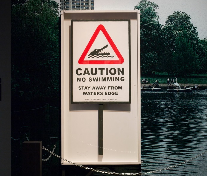 ≪ノー・スイミング～注意! 水泳禁止！水辺には近づくな～≫