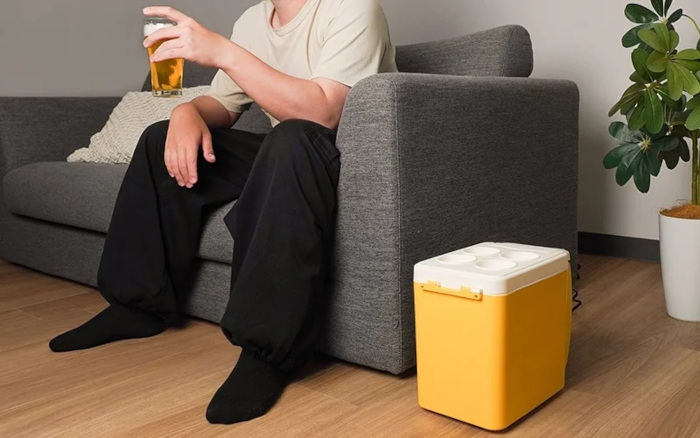 サンコー、6缶パックのビールをそのまま冷やしてストックできる「6缶パックがすっぽり入る『6缶ビール冷蔵庫』」を発売