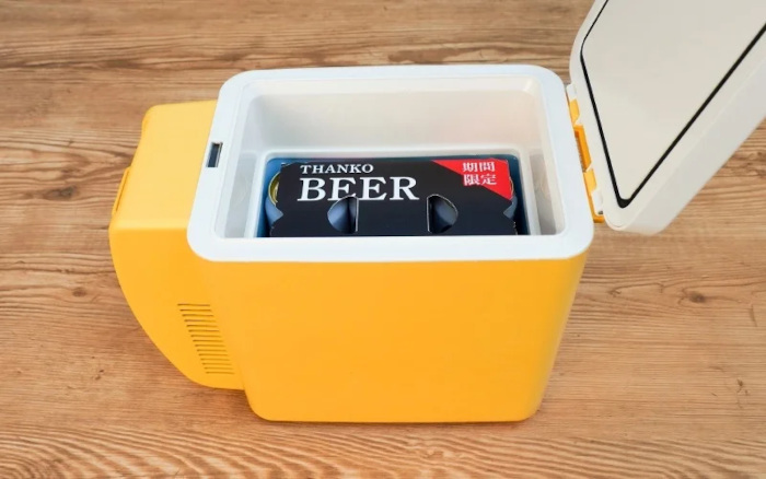 サンコー、6缶パックのビールをそのまま冷やしてストックできる「6缶パックがすっぽり入る『6缶ビール冷蔵庫』」を発売