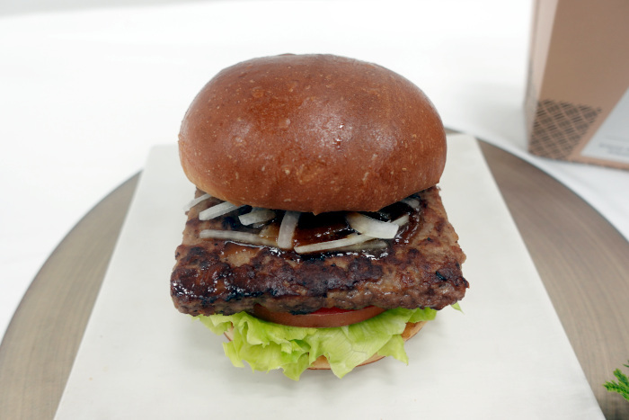 モスバーガー、「新とびきりアボカド」や「一頭買い 黒毛和牛バーガー ～山わさび醤油仕立て～」などを限定発売