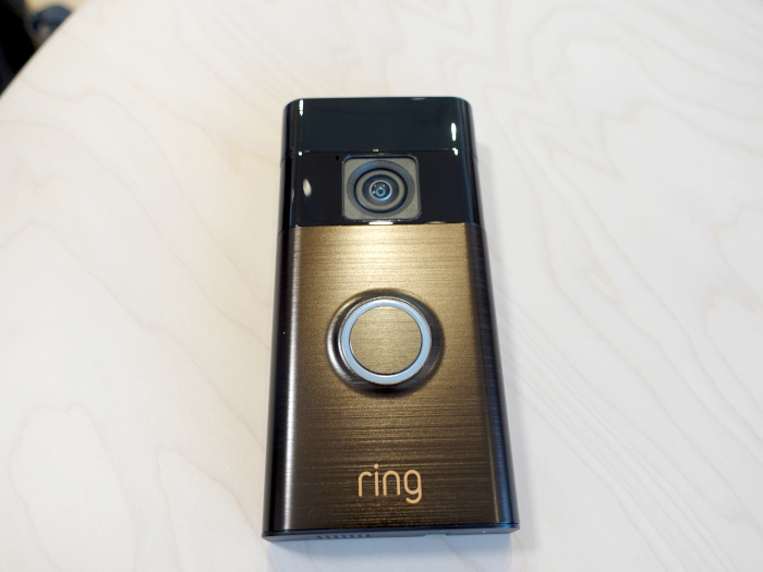 Amazon、マグネット式取り付け台を採用した屋外用セキュリティカメラ付きドアホン「Ring Battery Doorbell」を発売