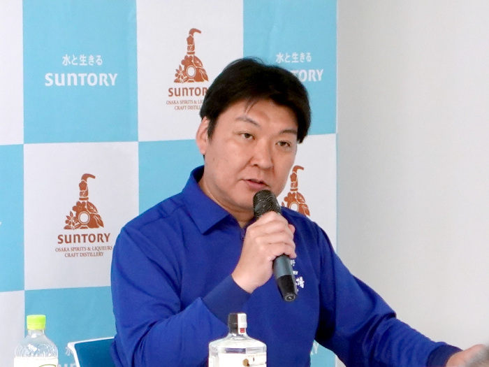 サントリー、6月に竣工を迎えたサントリー大阪工場内の新たな「スピリッツ・リキュール工房」を視察、新蒸溜器の見学など体験