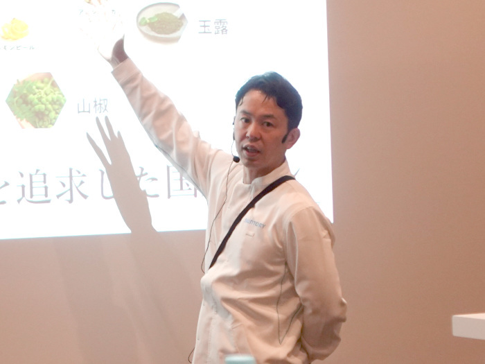 サントリー、6月に竣工を迎えたサントリー大阪工場内の新たな「スピリッツ・リキュール工房」を視察、新蒸溜器の見学など体験