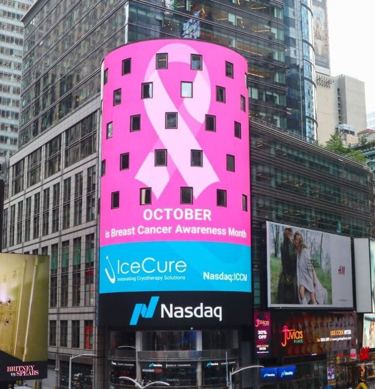 10月の世界乳がん啓蒙月間にはタイムズスクエアのナスダックの掲示板にピンクリボンとIceCureが映し出されました。