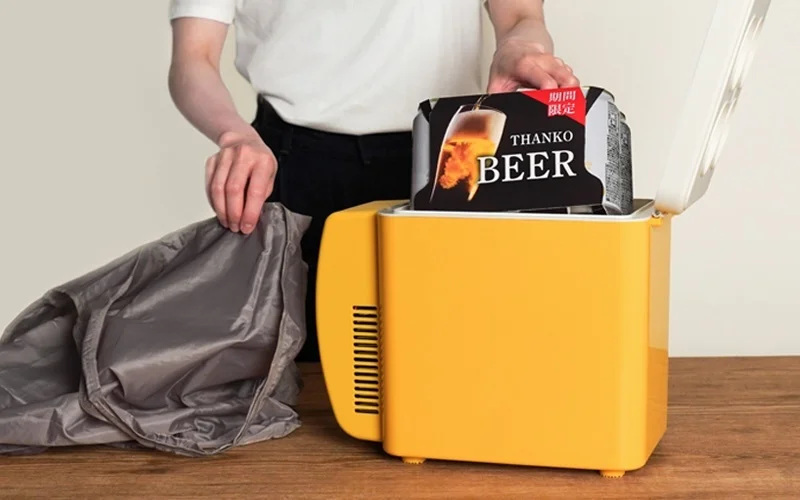 サンコー、6缶パックのビールをそのまま冷やしてストックできる「6缶パックがすっぽり入る『6缶ビール冷蔵庫』」を発売