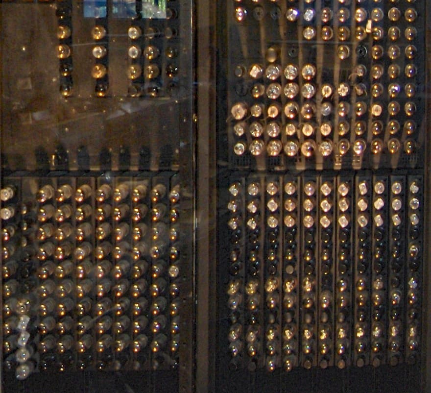 真空管が並ぶENIACの裏面の一部 Copyright 2005 Paul W Shaffer, University of Pennsylvania.